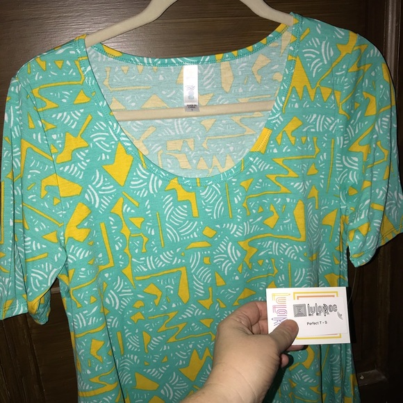 LuLaRoe Tops - LulaRoe Perfect T size S. Non smoking home. NWT